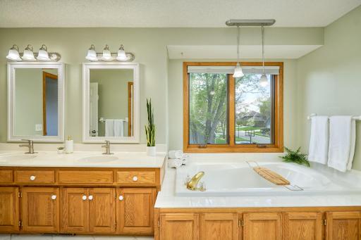 9950 Lee Drive, Eden Prairie, MN 55347