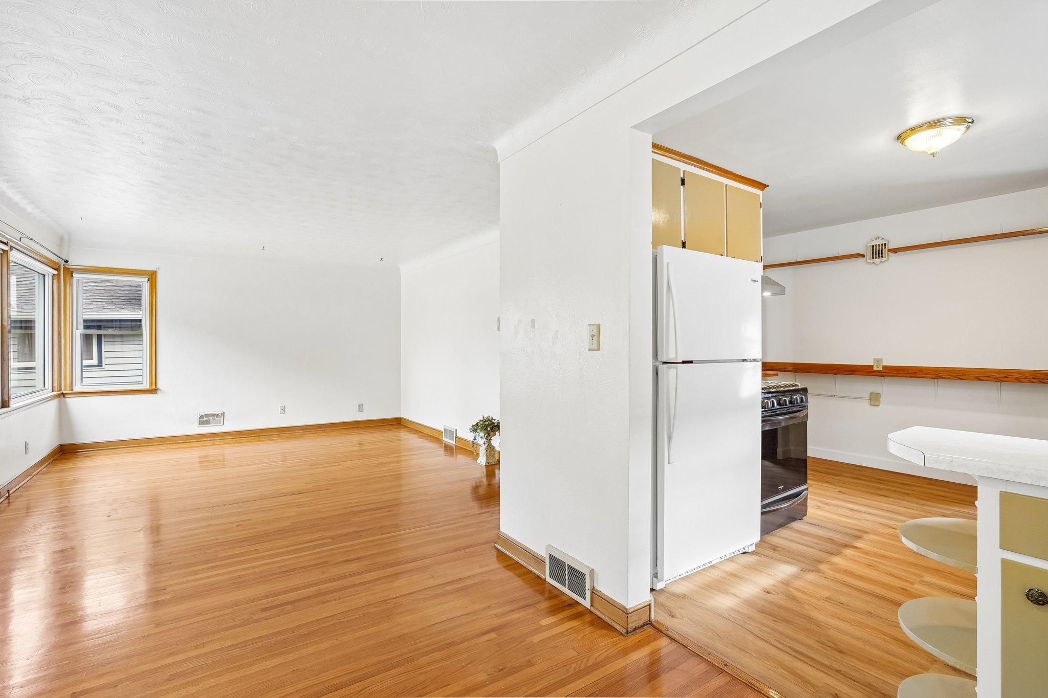 Living Rm & Dining 4.jpg