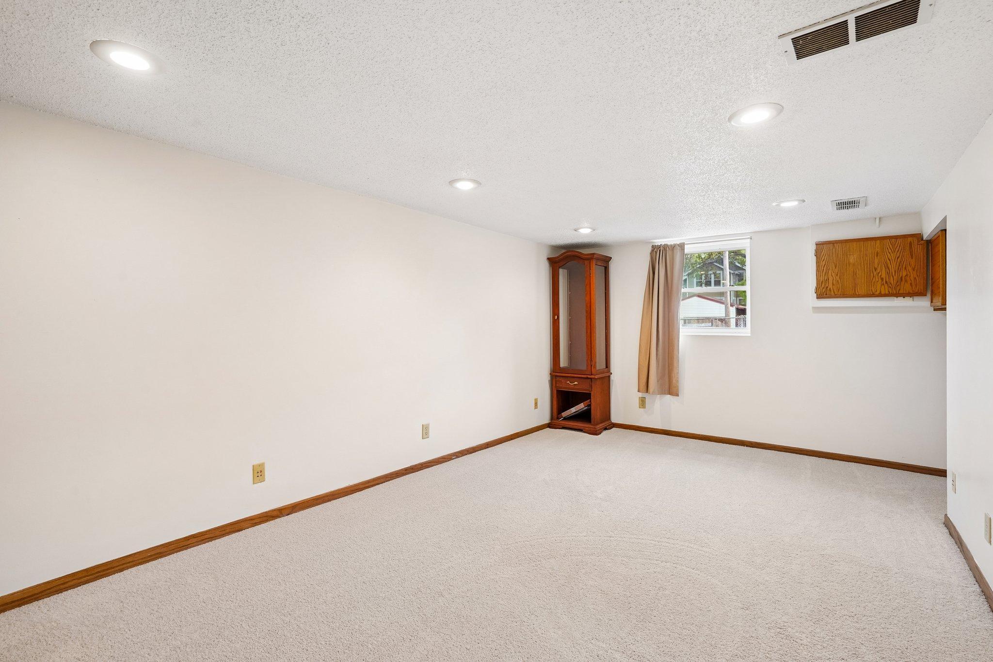 Basement Living Rm 2.jpg