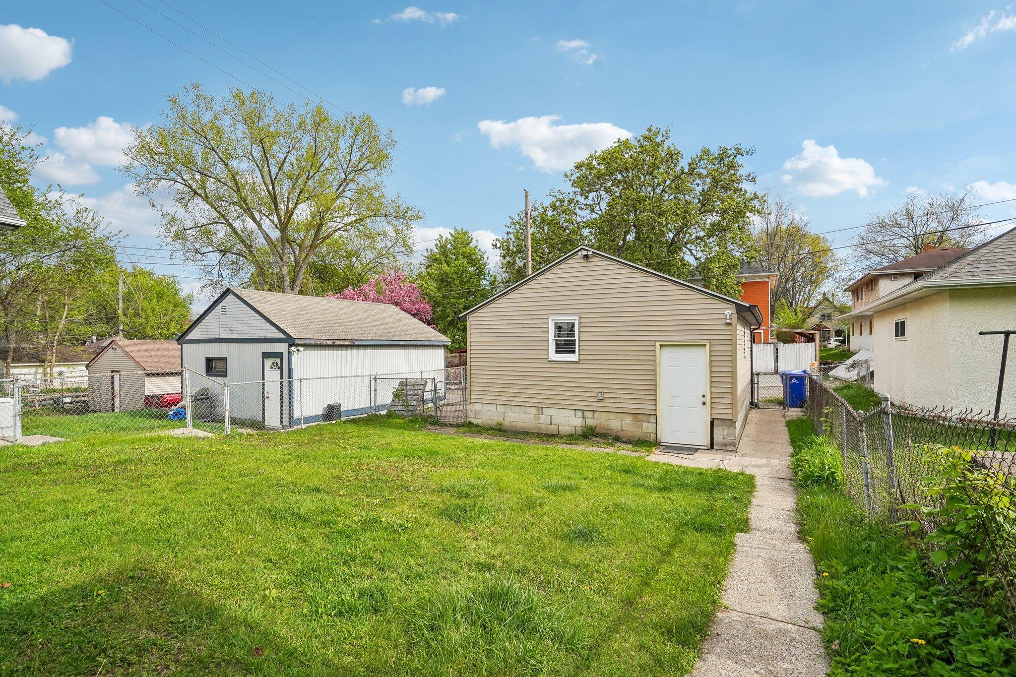 Back yard & garage.jpg