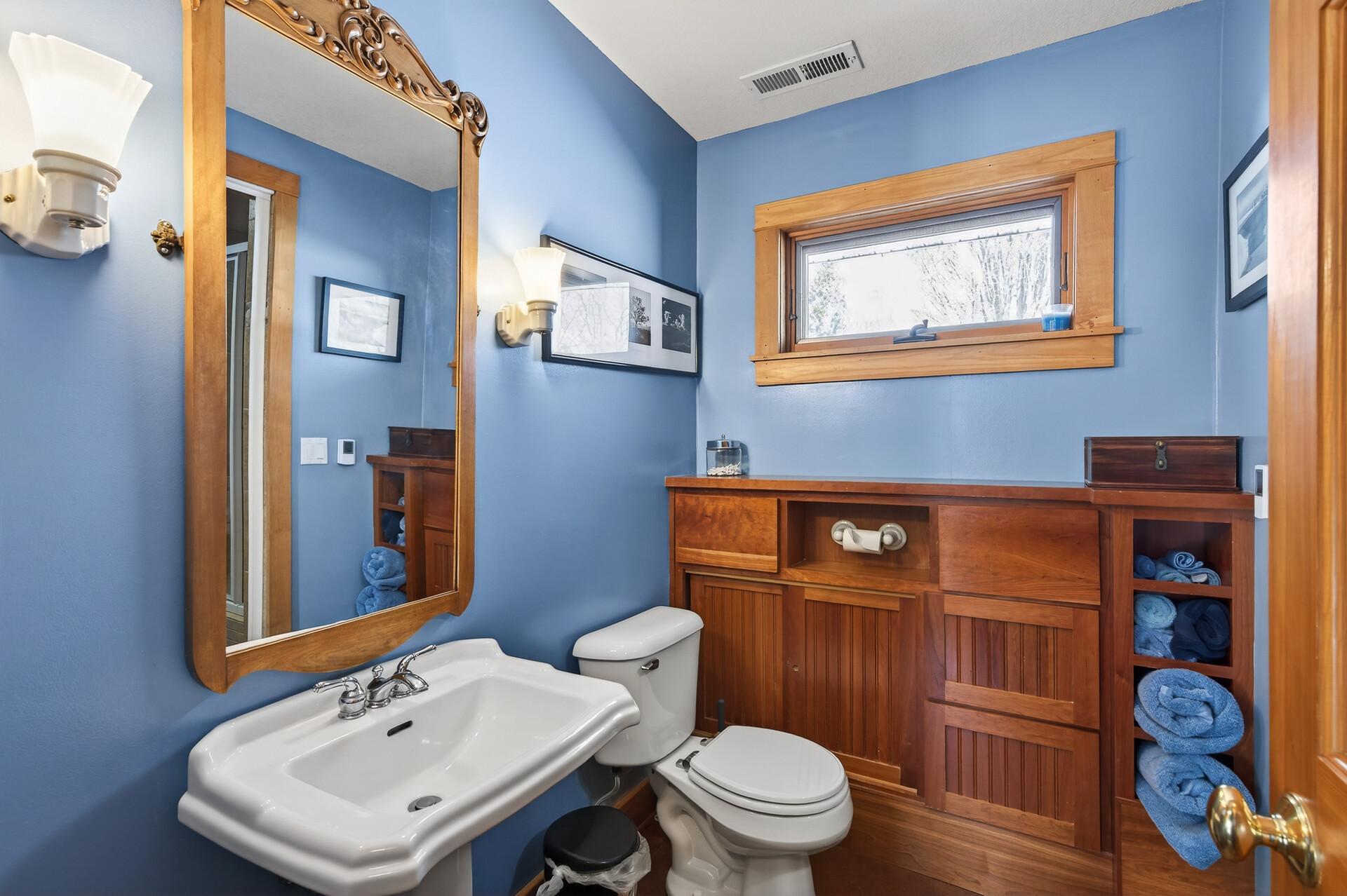Main floor 3/4 bathroom