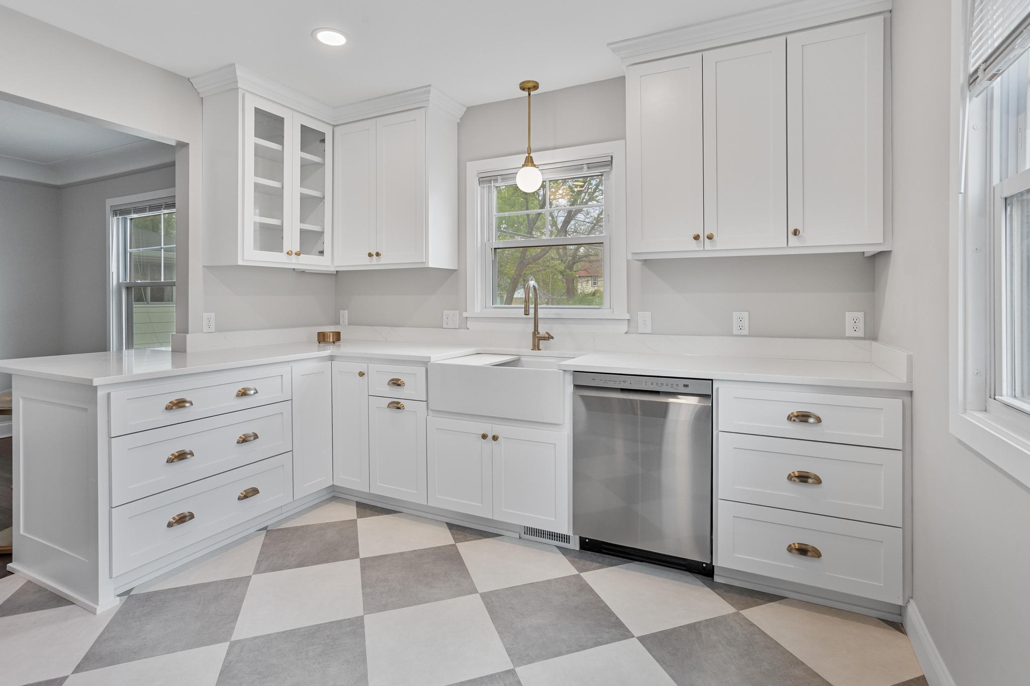 Kitchen with Farm House Sink!