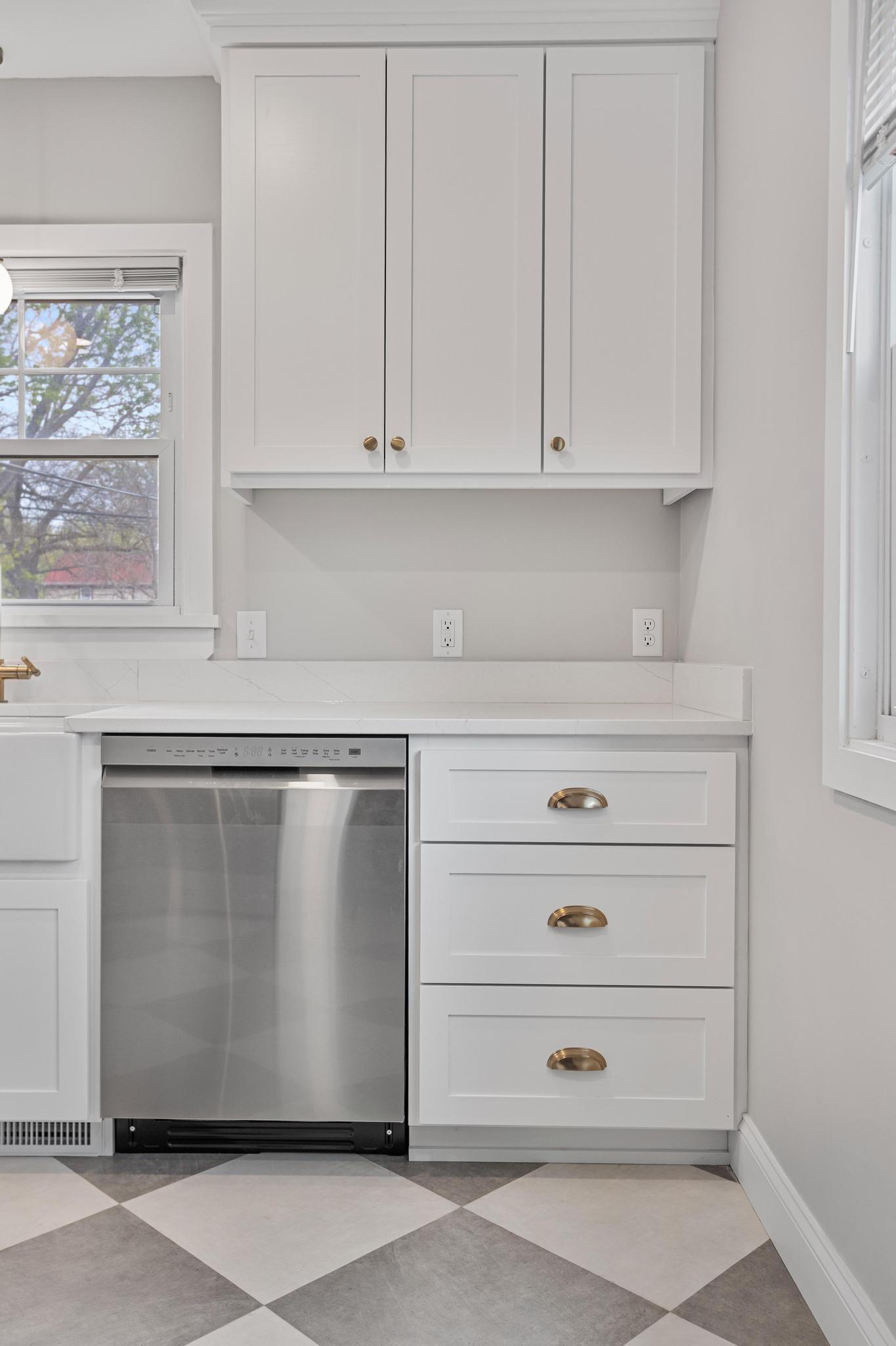 Kitchen - dishwasher.jpg