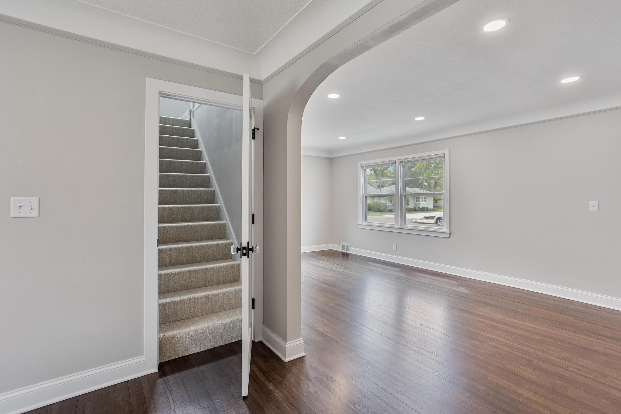 Dining Room to Stairs.jpg