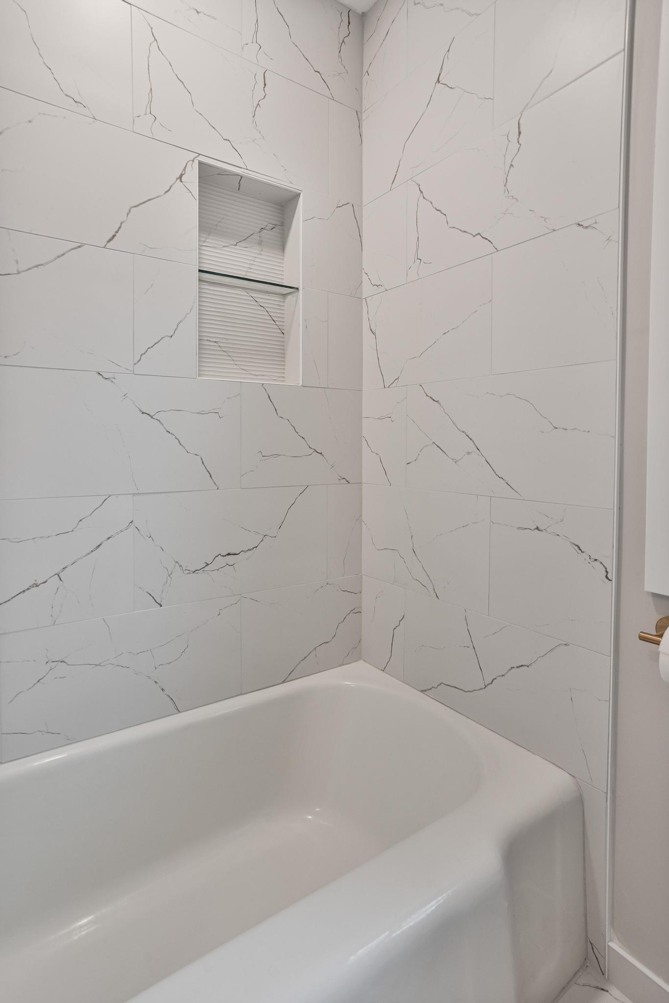 Bathroom - Main Tub.jpg