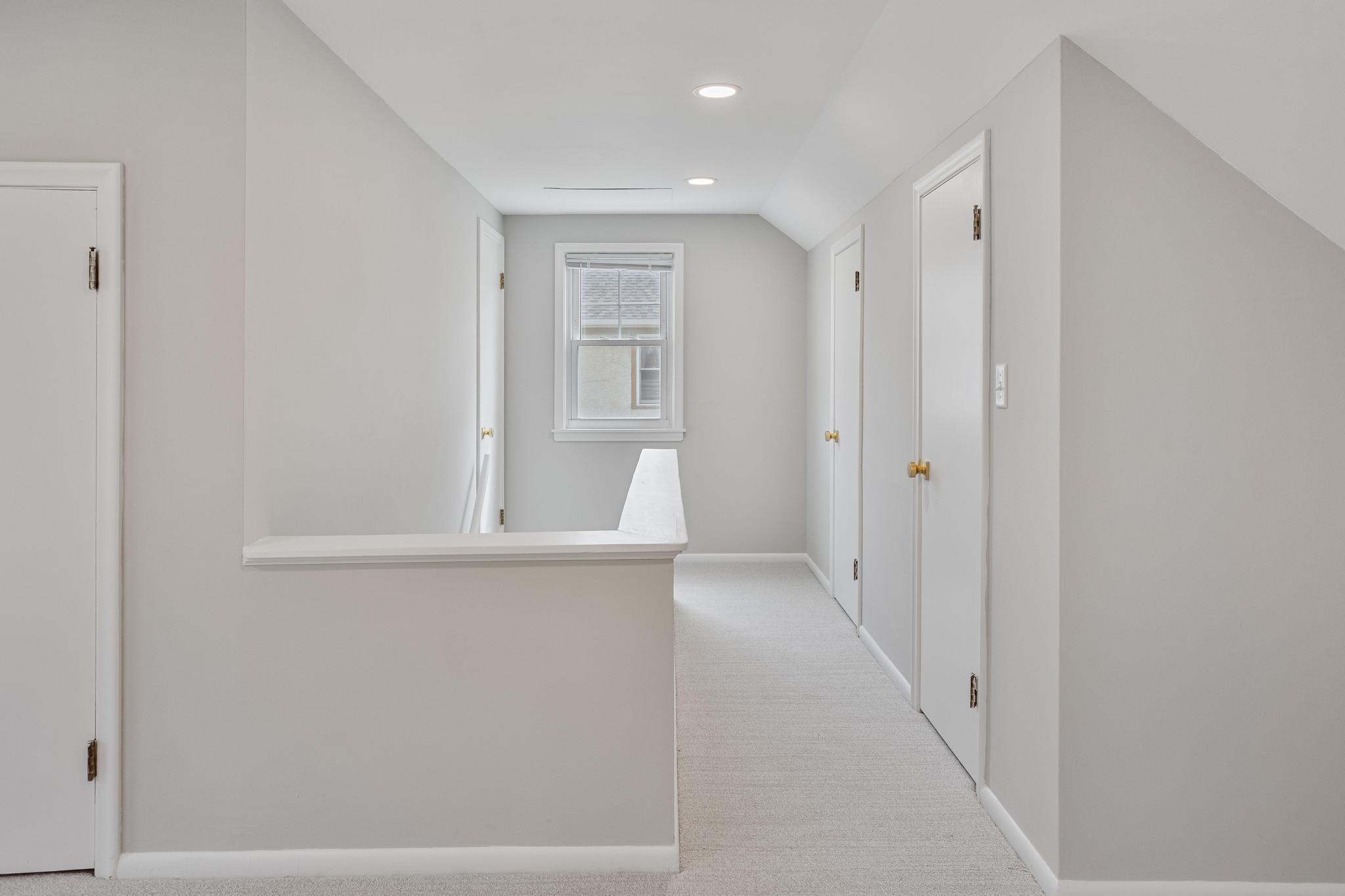 Owners Suite - Upper Hallway.jpg