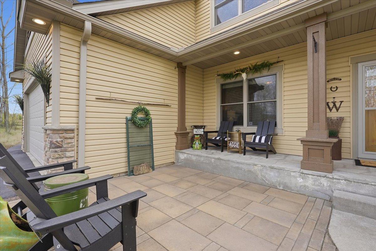 You'll love the front patio to enjoy beautiful summer evenings!