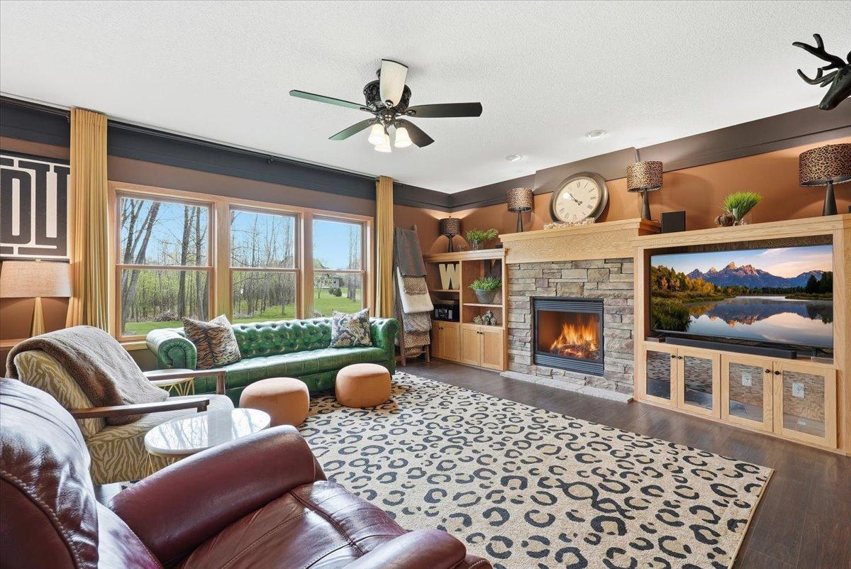 Ample natural light streams in!