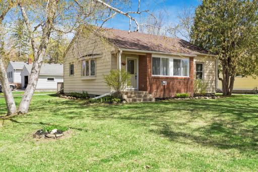 Welcome to 1118 Oak Street West in Stillwater.