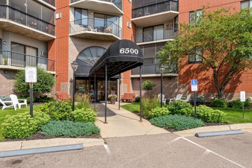 Welcome to Unit 910 in the desirable Woodlake Point Condos