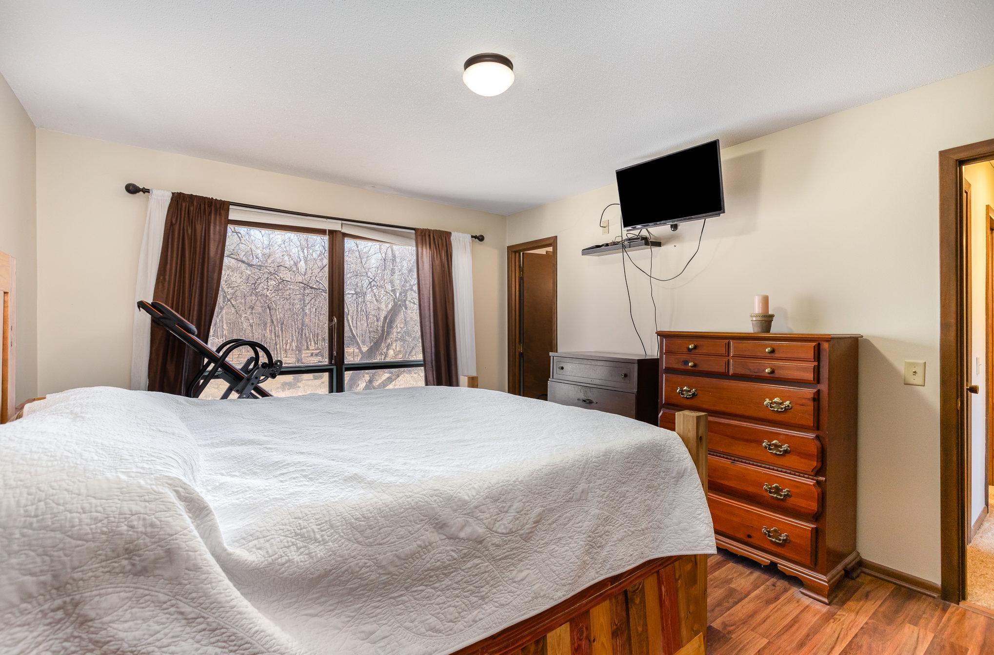 Upper Bed 1.jpg