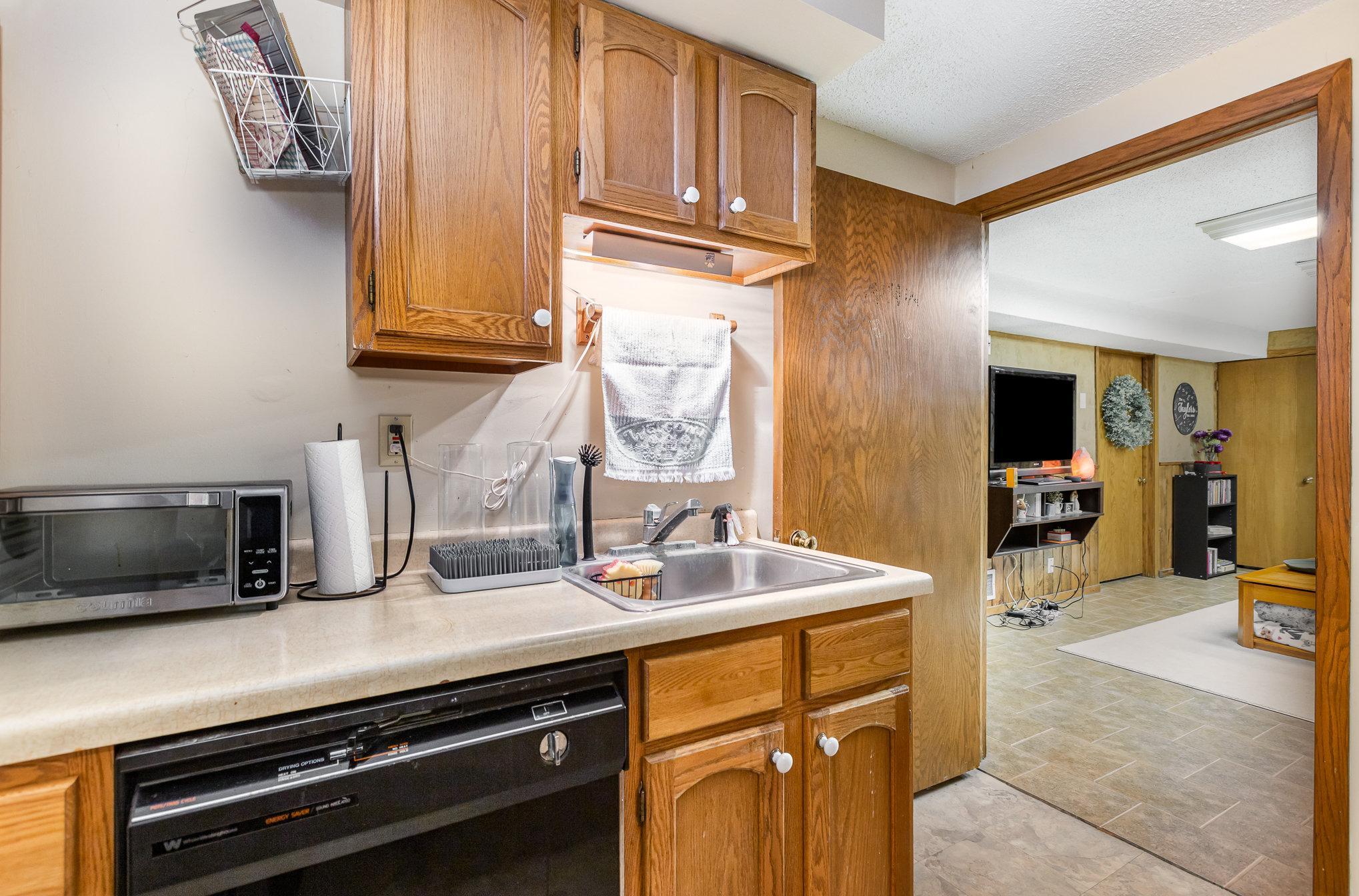 LL Kitchen 2jpg.jpg