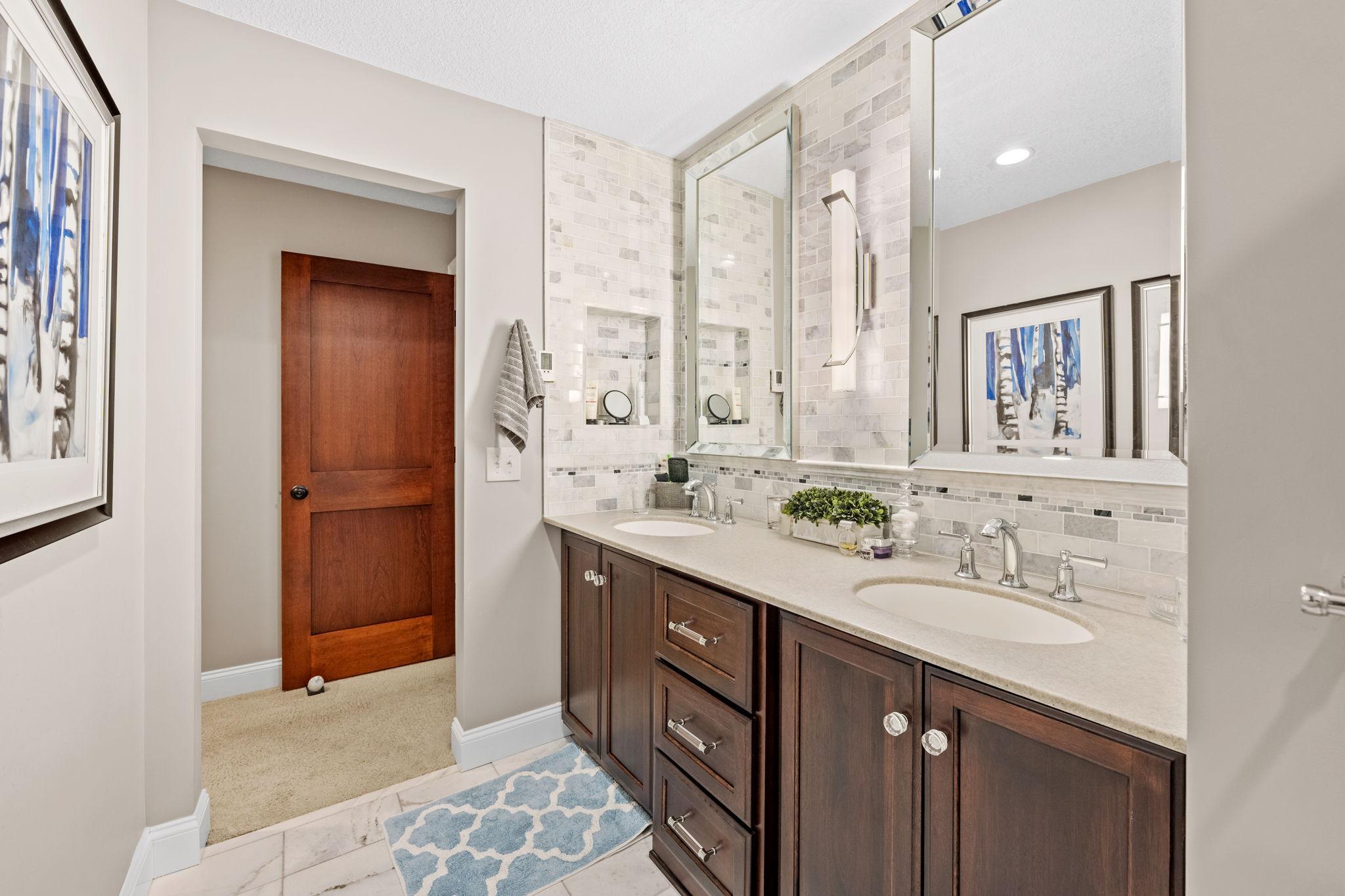 Separate shower and toilet room