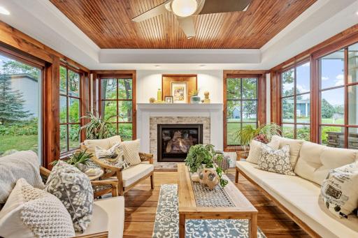 1012 Kaymar Lane, Burnsville, MN 55306