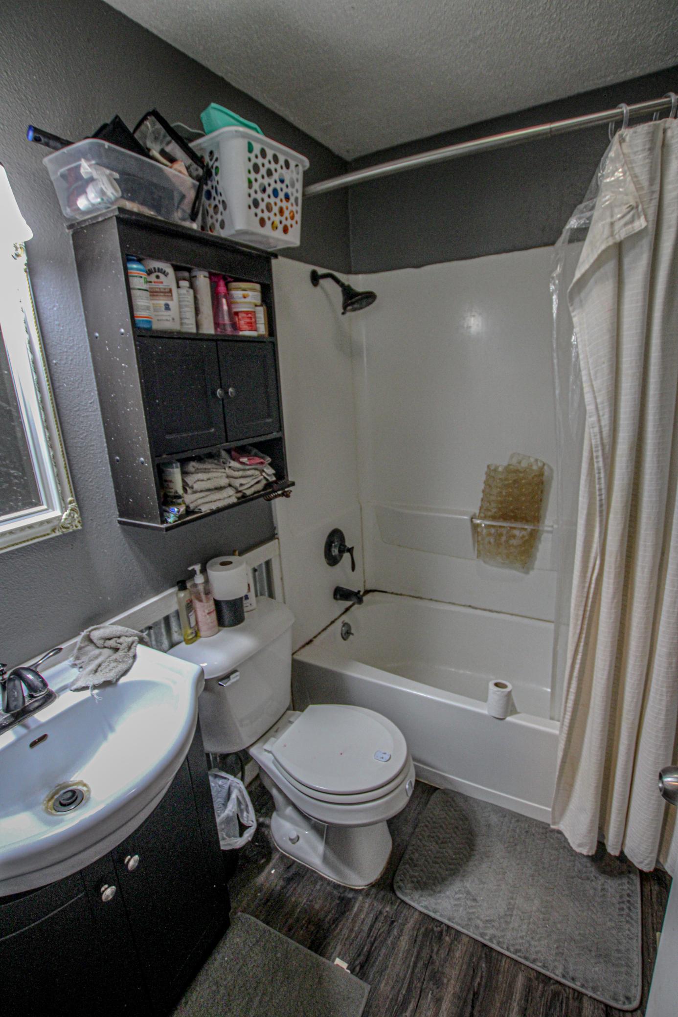 Main Floor Bath.jpg