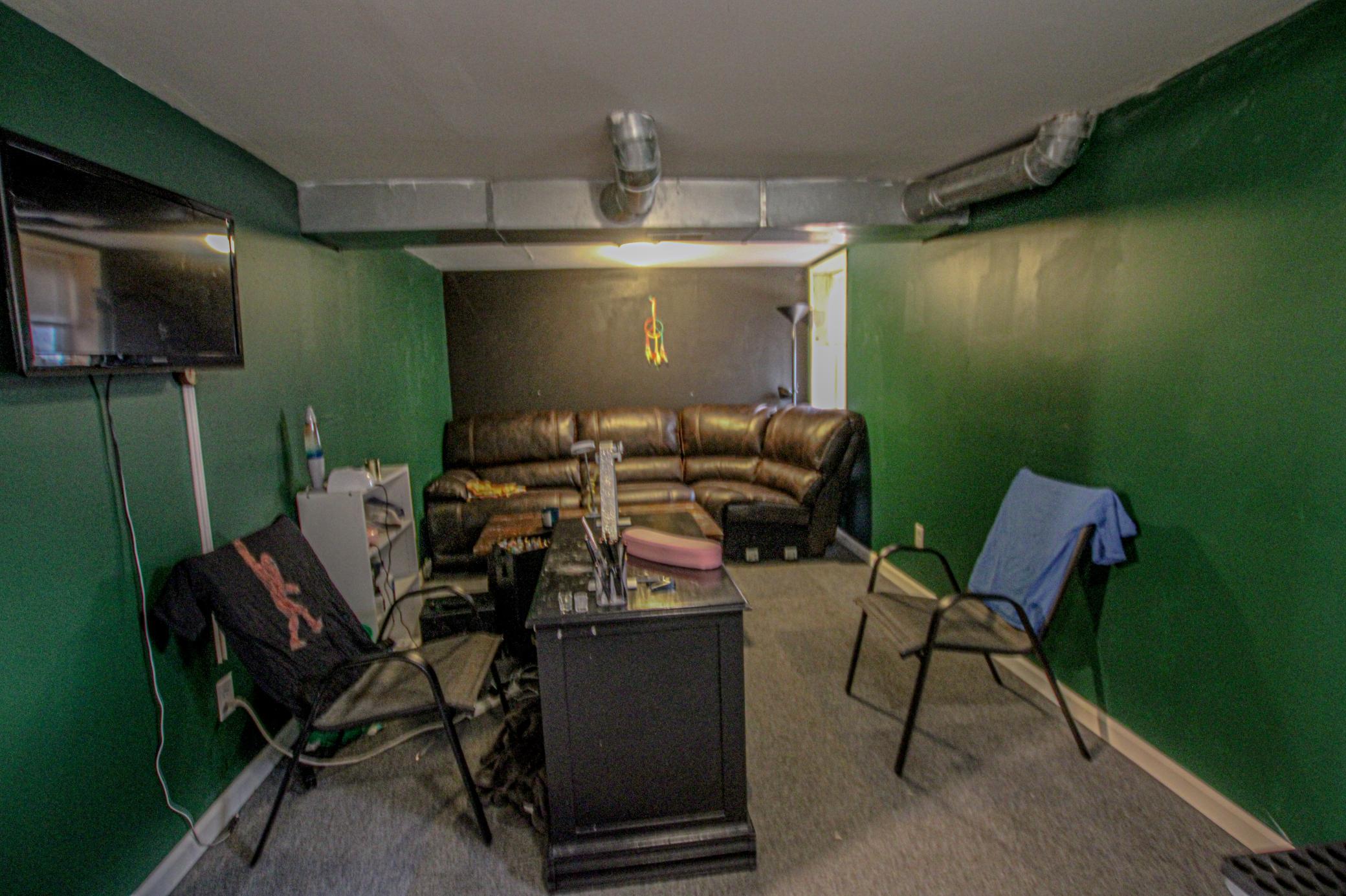 Lower level Bedroom.jpg