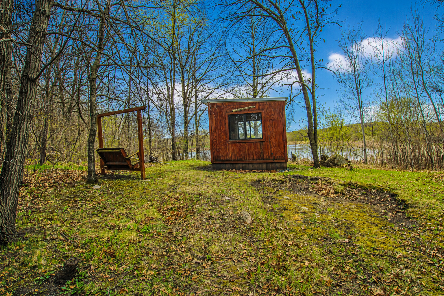 Outbuilding by Pond.png