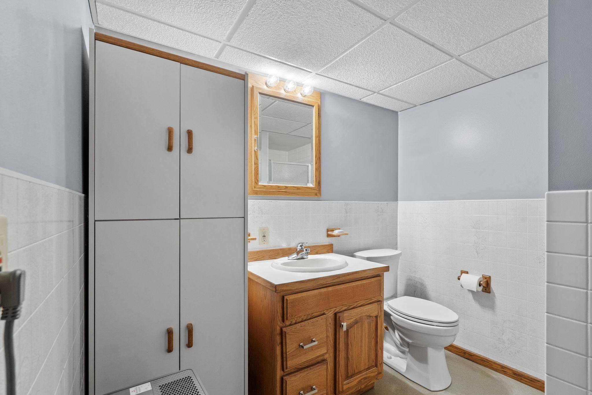Lower level 3/4 bathroom