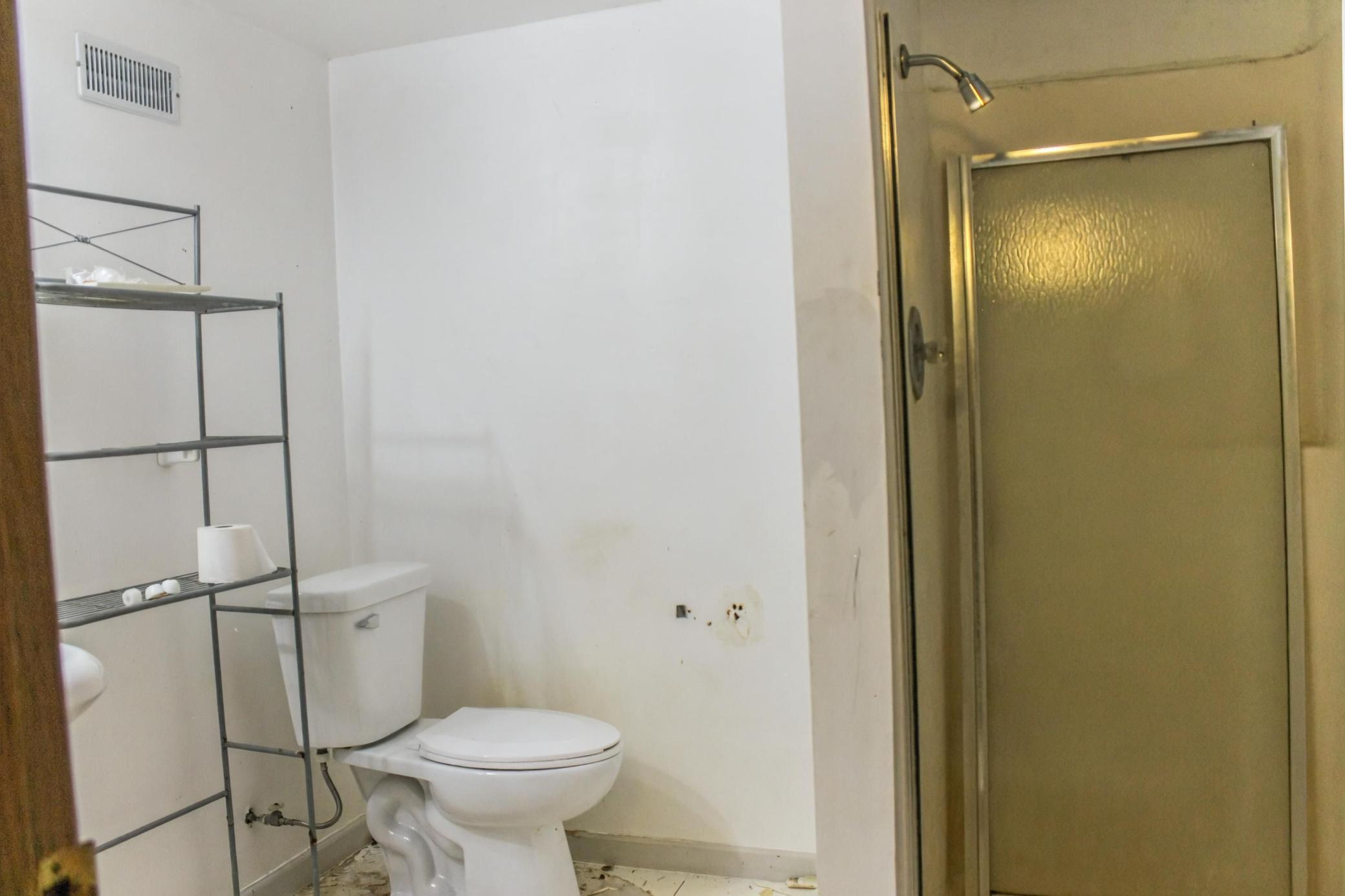 2nd bathroom.jpeg