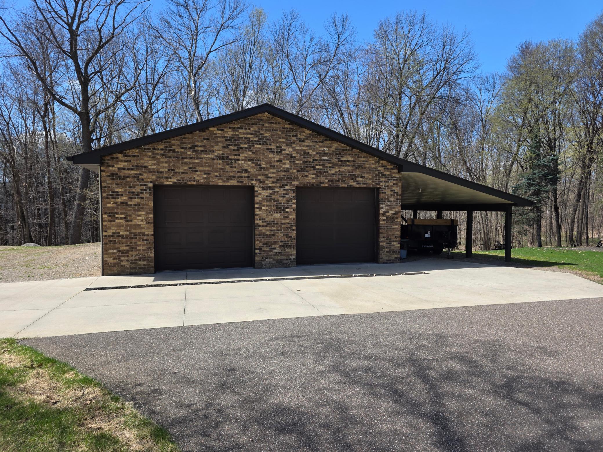 Detached garage