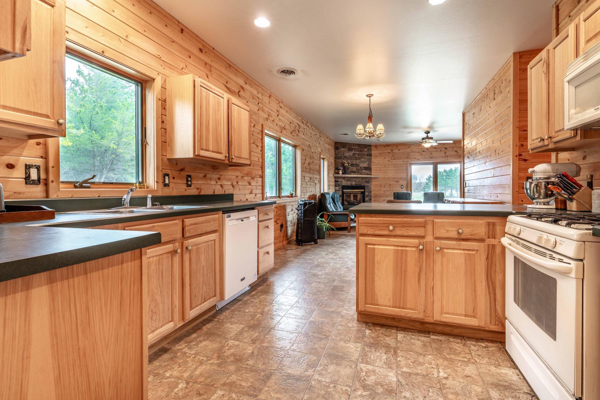 47500 Co HWY 51 Perham-206.jpg
