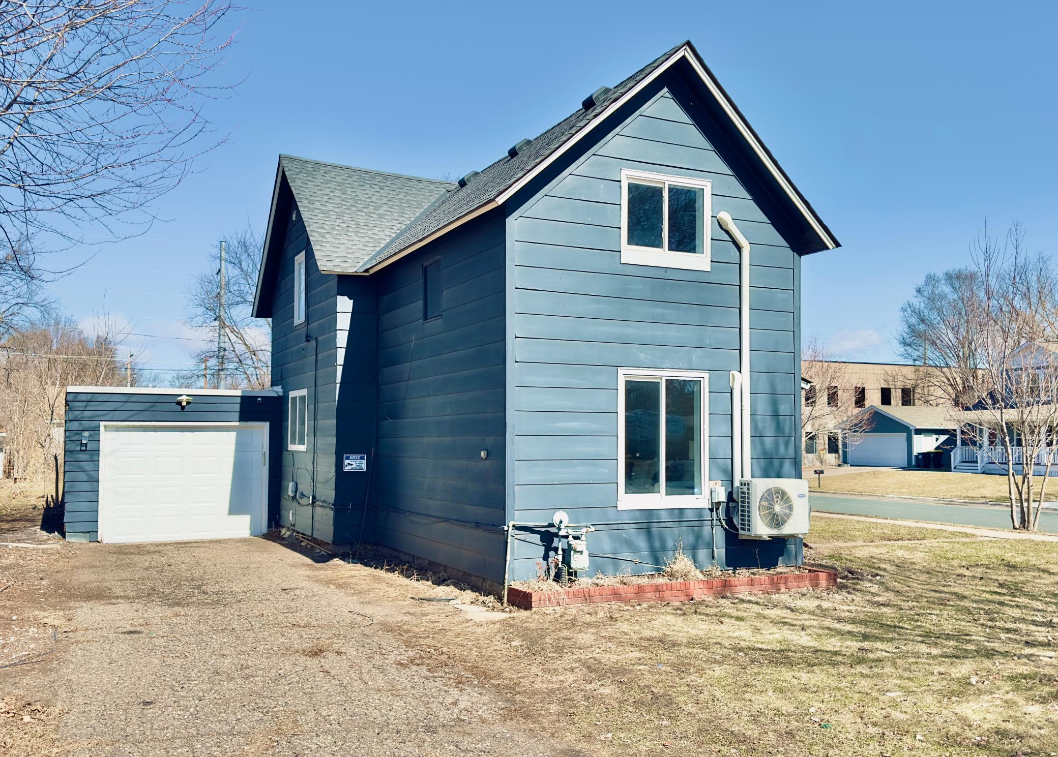 Attached garage- perfect for MN winters!