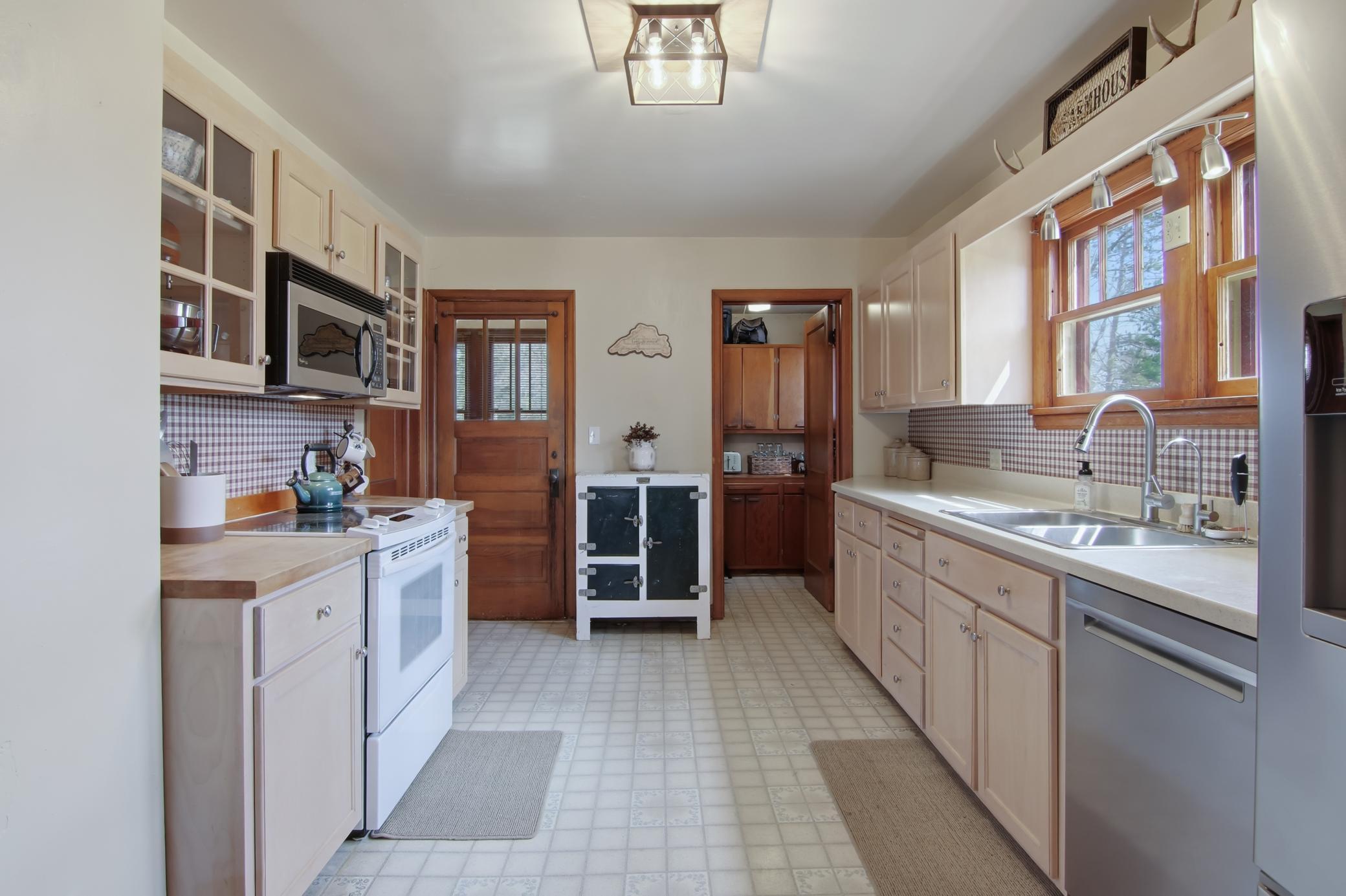 03-Kitchen-1-jpg.jpg