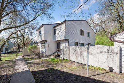 6342 Saint Johns Drive, Eden Prairie, MN 55346