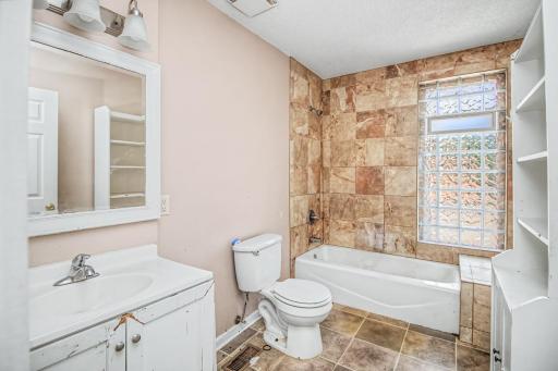 1119 Charles Avenue, Saint Paul, MN 55104