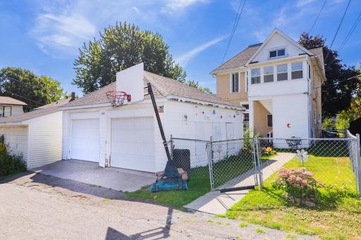 1119 Charles Avenue, Saint Paul, MN 55104