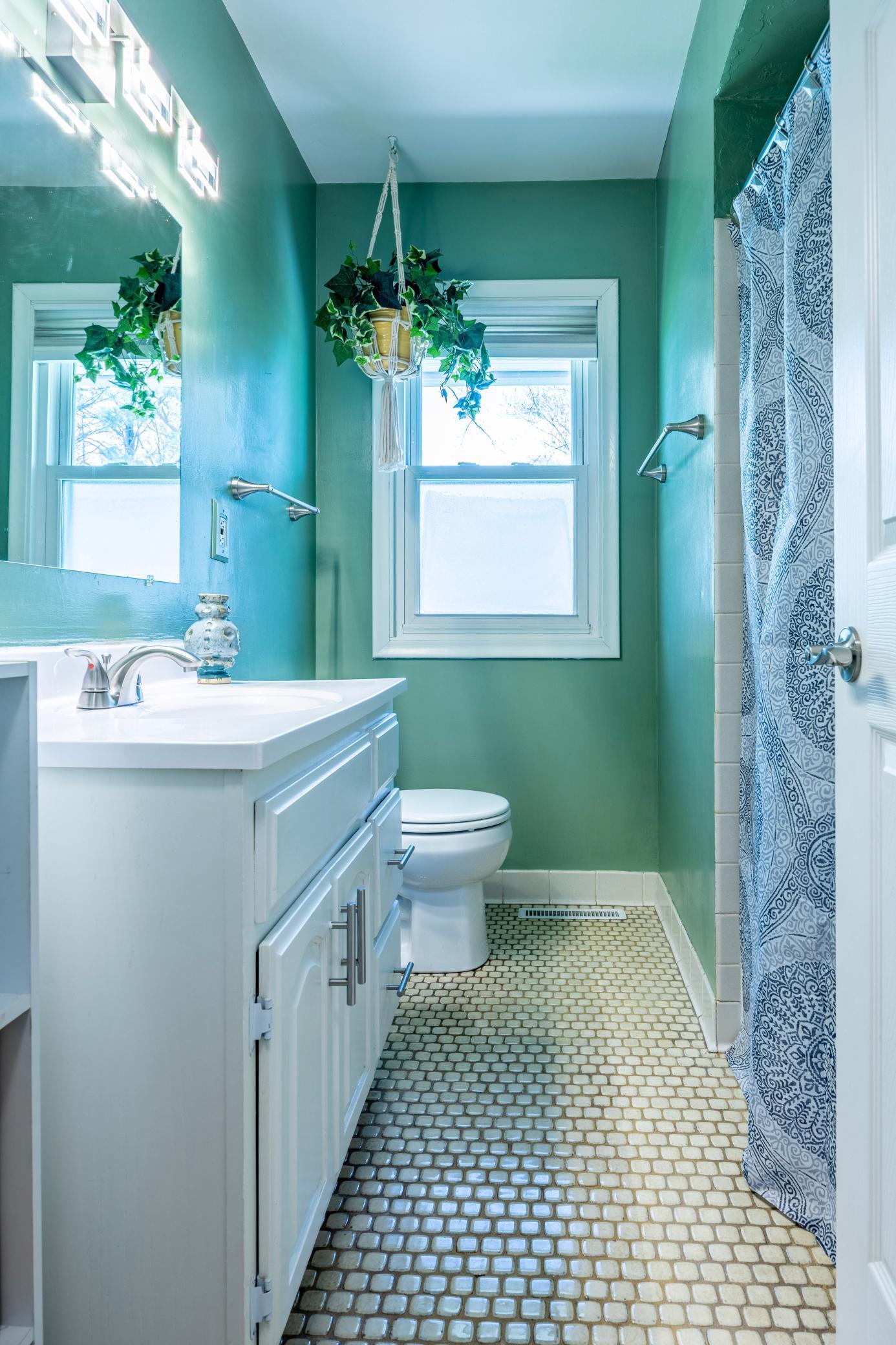 Main bathroom has a full tub