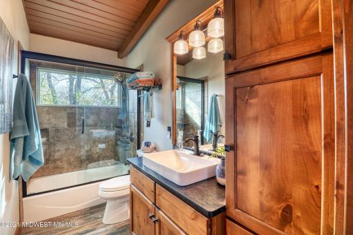 MAIN FLOOR BATH