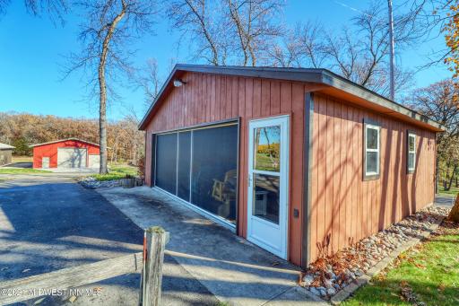 Garage/flex space