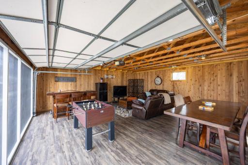 Garage/flex space