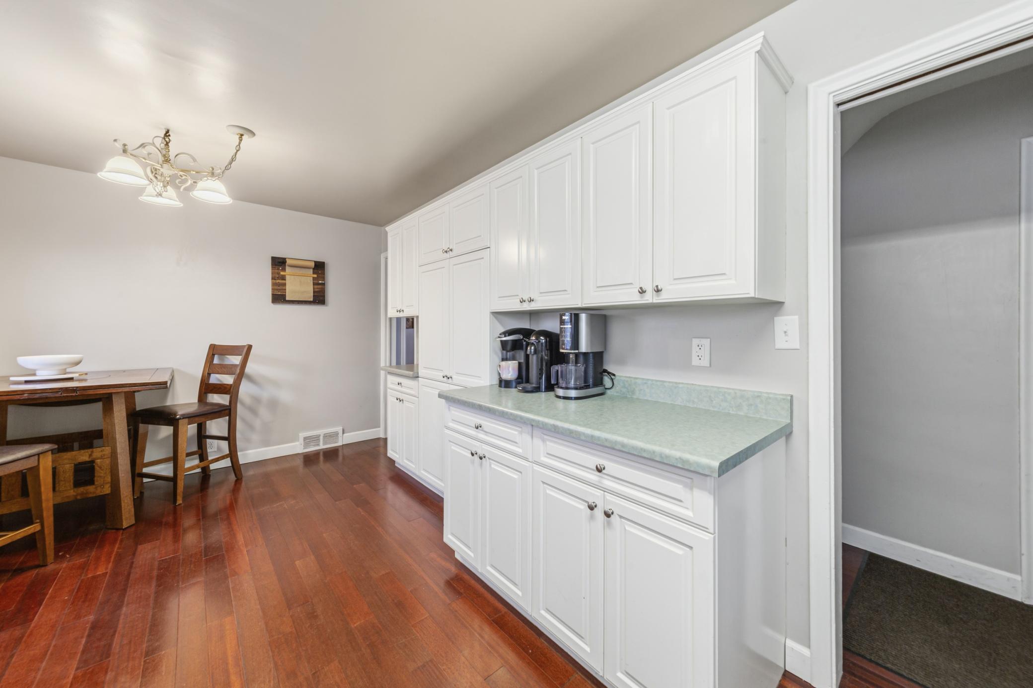 22 kitchen.jpg
