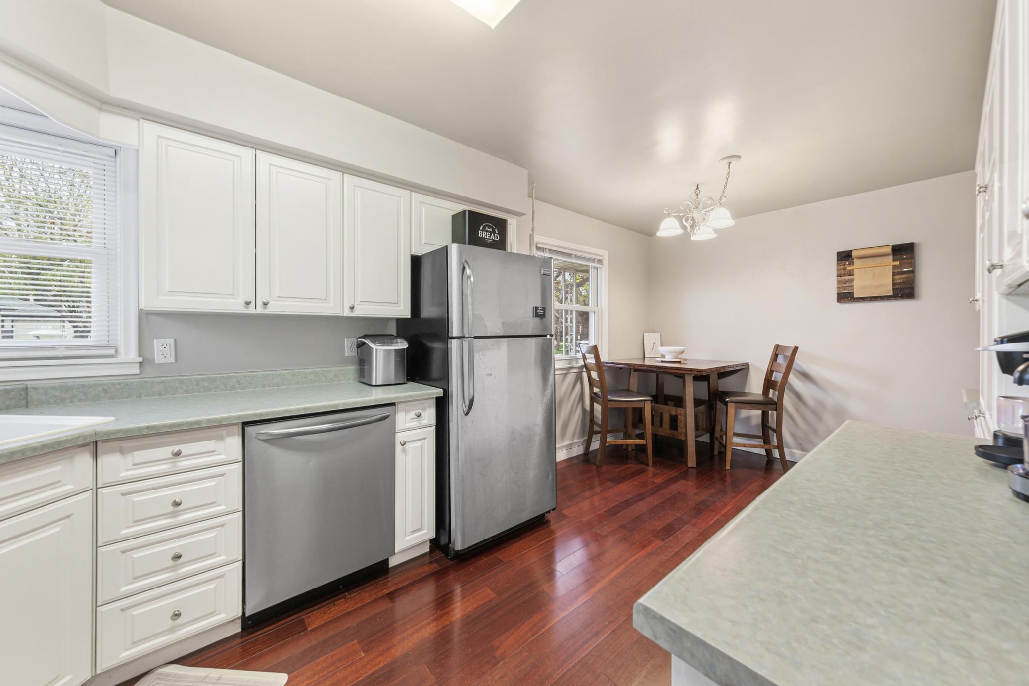 21 kitchen.jpg