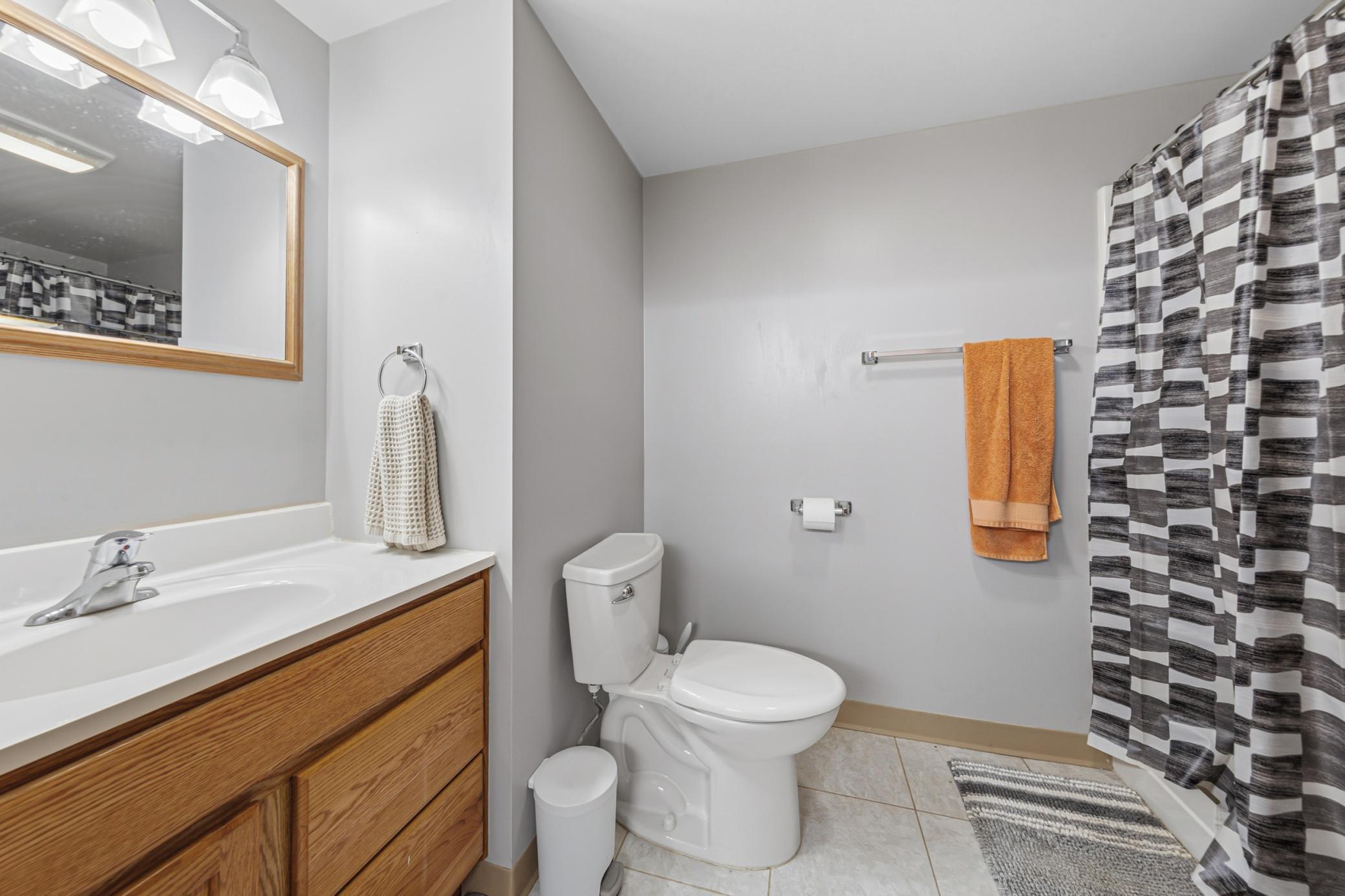 45 bathroom_lower.jpg