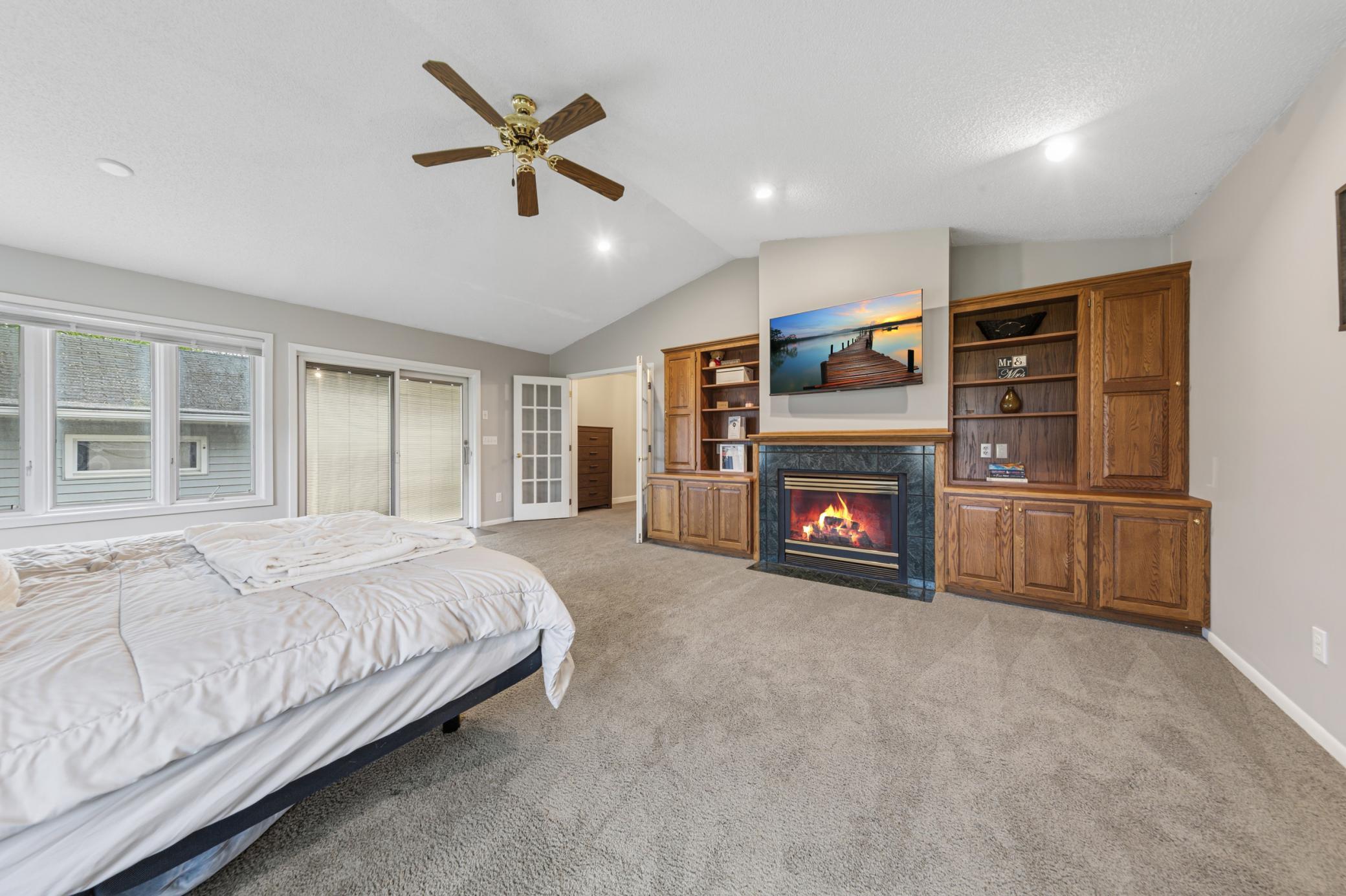 29 main bedroom.jpg