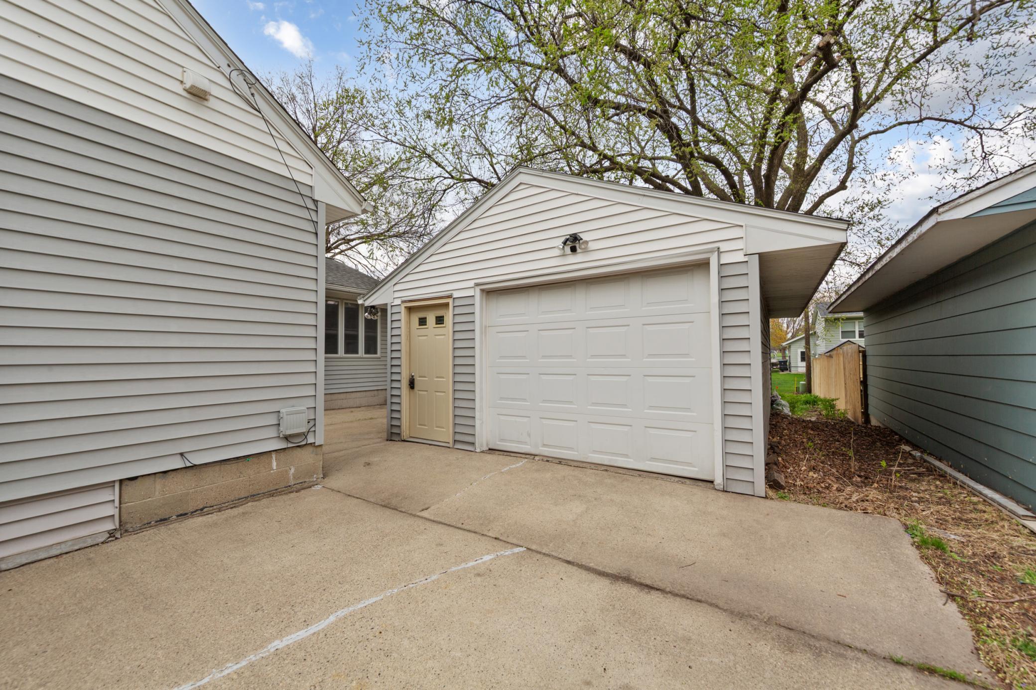 5 garage.jpg