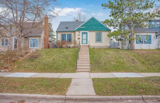 Welcome to 1981 W James Ave in the highly desired Mac-Groveland neighborhood!