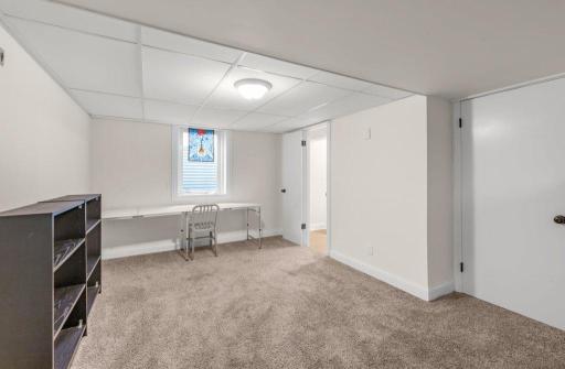 1981 W James Avenue, Saint Paul, MN 55105
