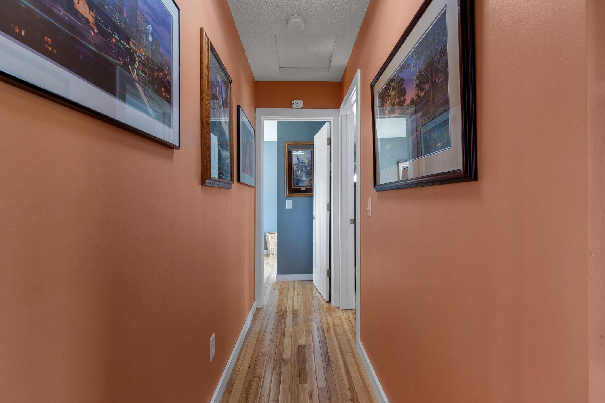 26-web-or-mls-4042 N Vincent Ave-194.jpg