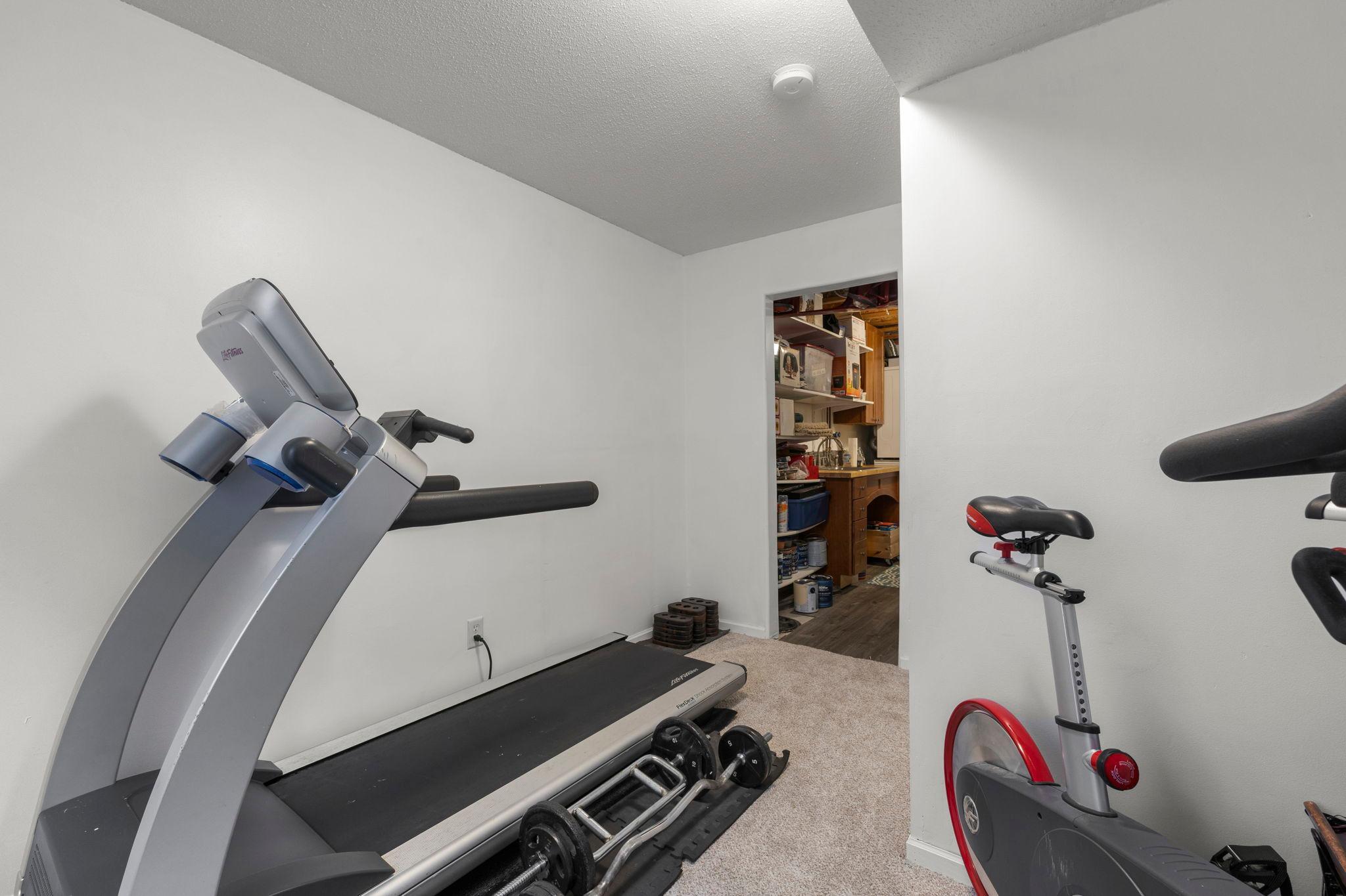 48-web-or-mls-4042 N Vincent Ave-55.jpg