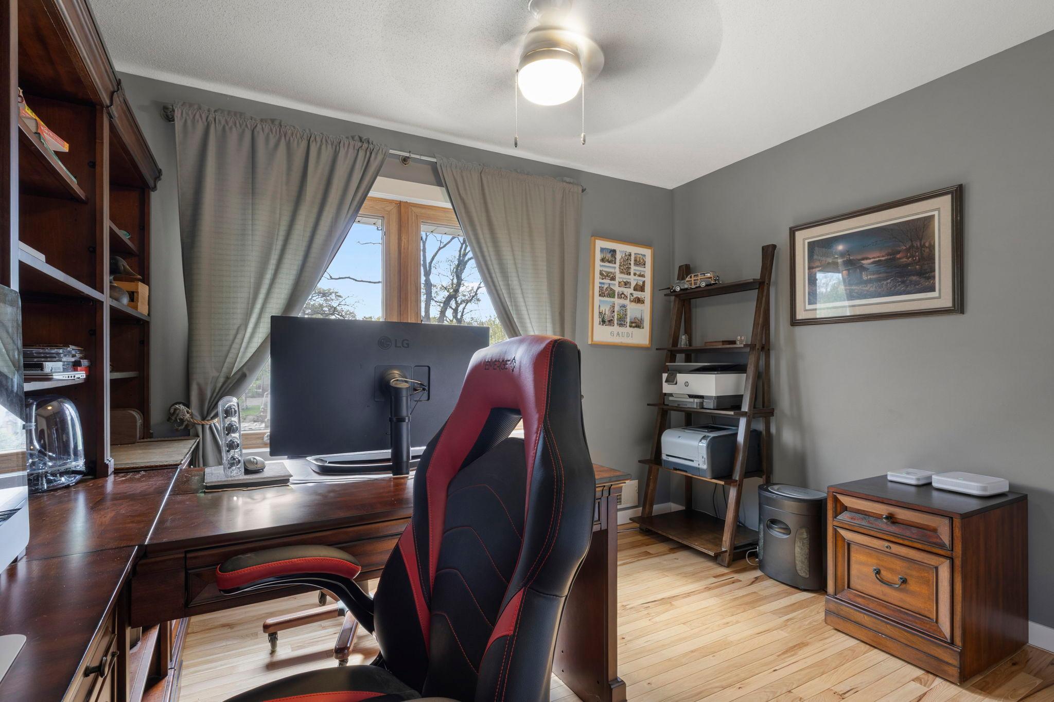 37-web-or-mls-4042 N Vincent Ave-199.jpg