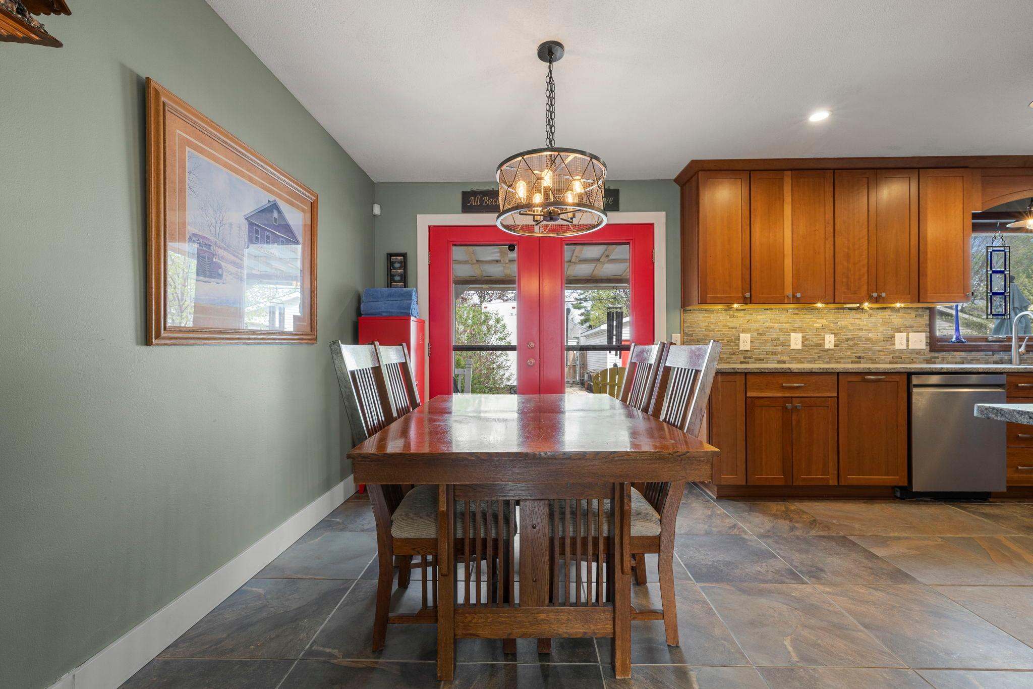 14-web-or-mls-4042 N Vincent Ave-100.jpg