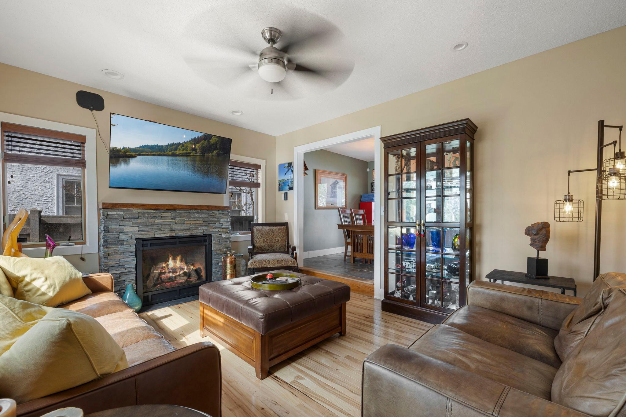9-web-or-mls-4042 N Vincent Ave-75.jpg