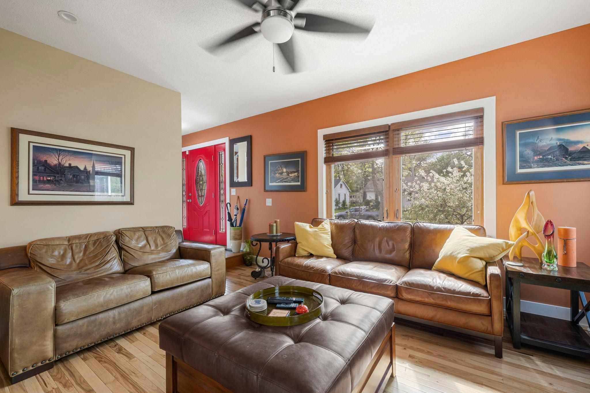 12-web-or-mls-4042 N Vincent Ave-90.jpg