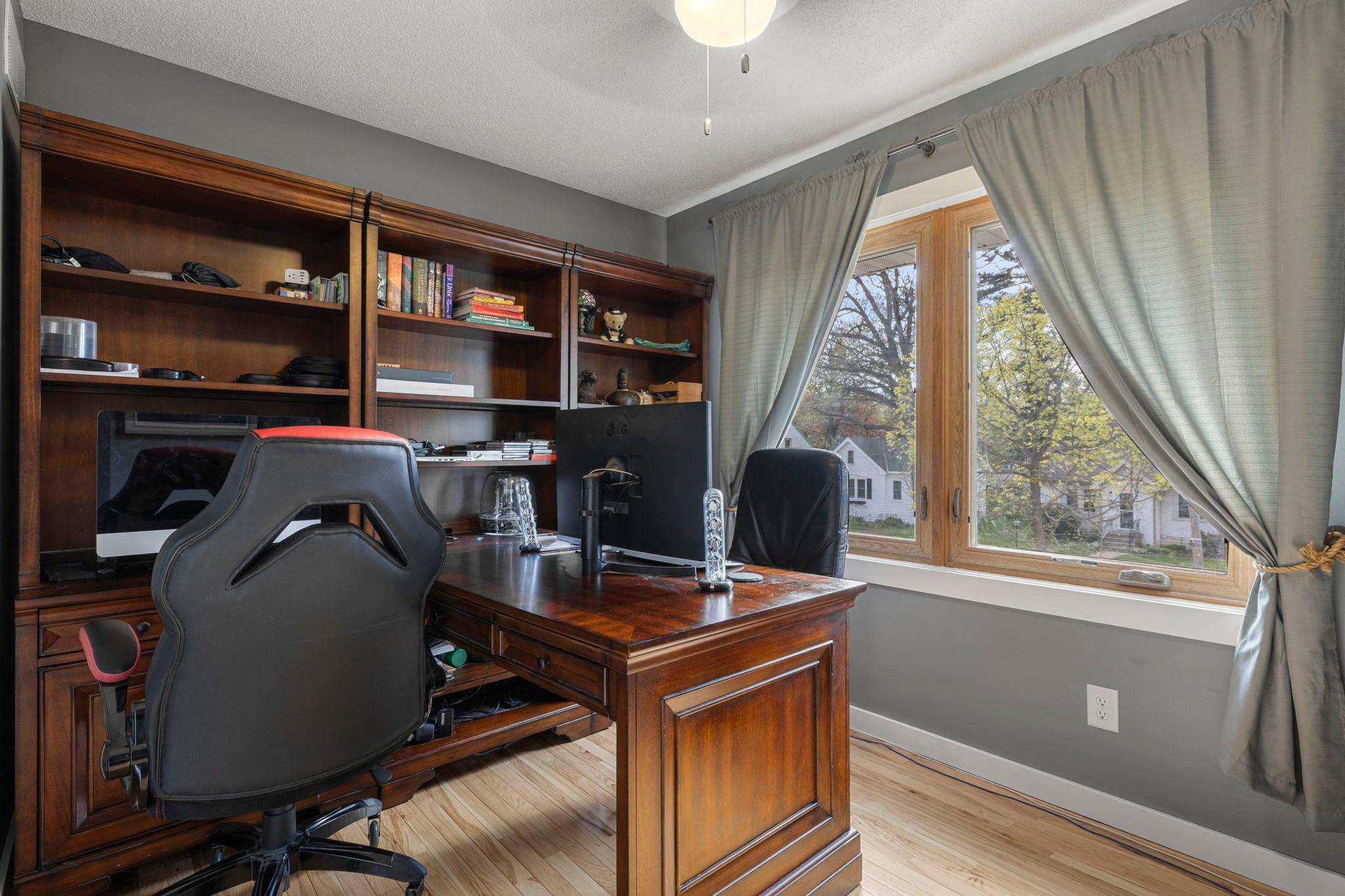 38-web-or-mls-4042 N Vincent Ave-205.jpg