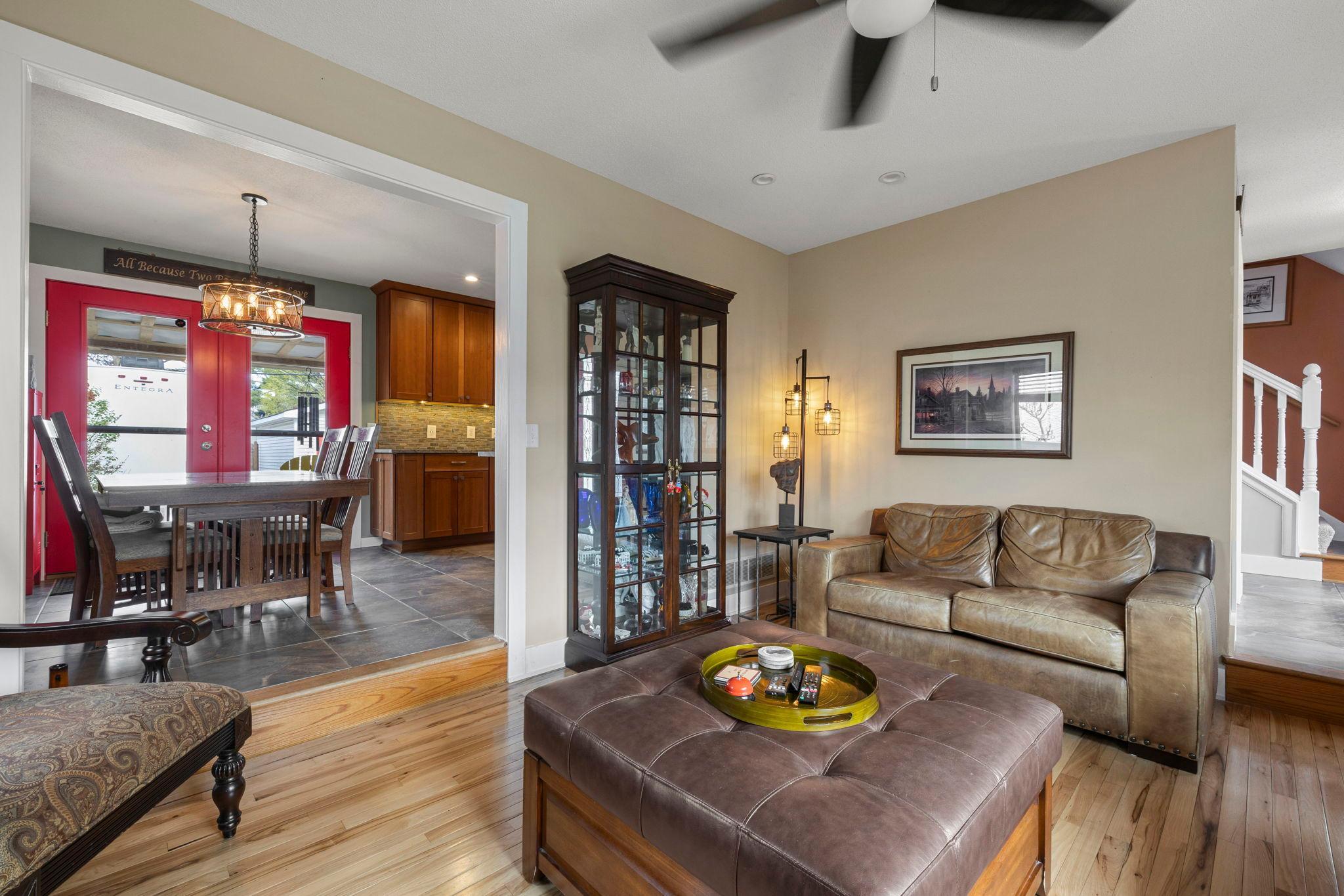 13-web-or-mls-4042 N Vincent Ave-95.jpg