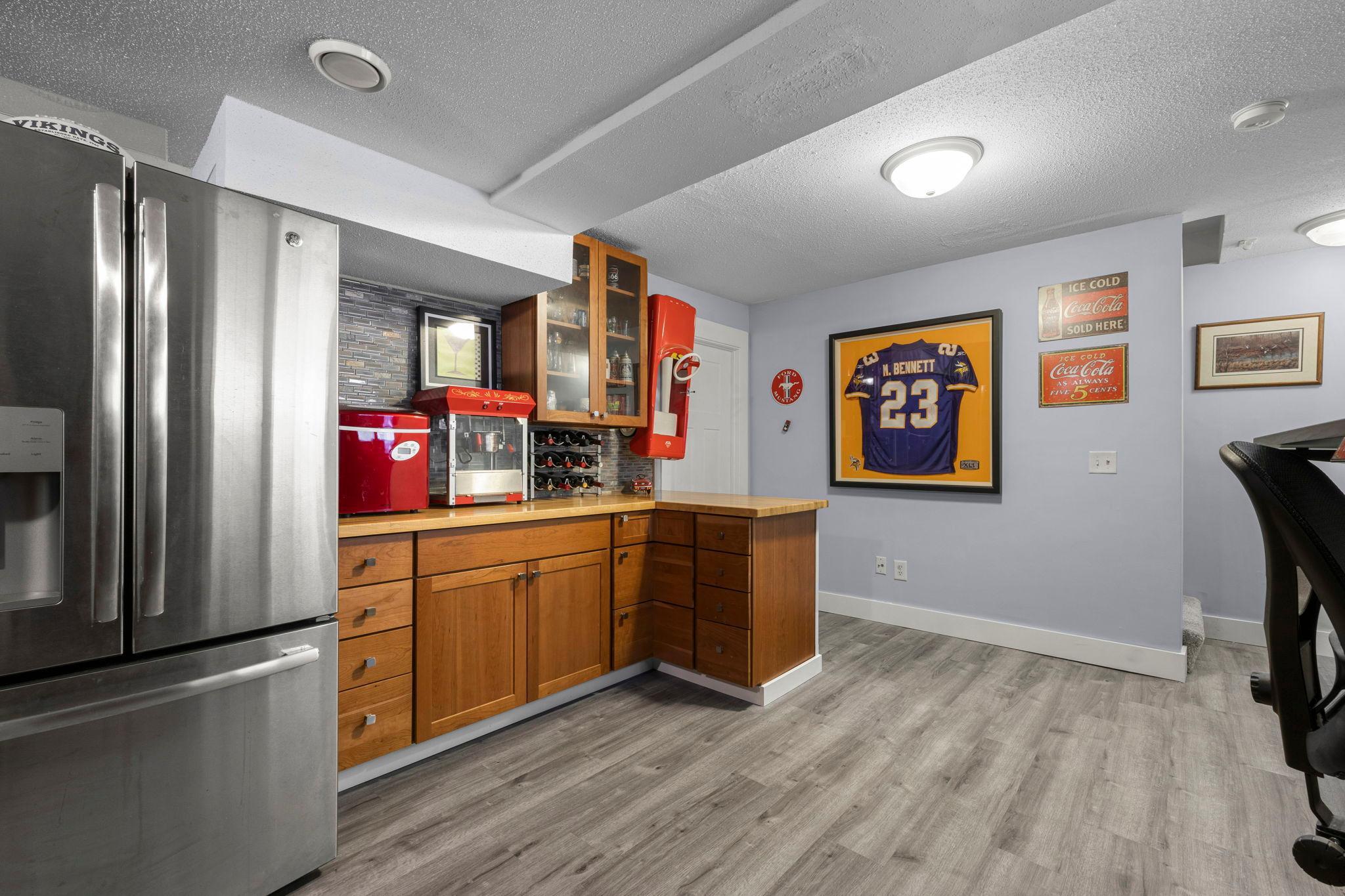 44-web-or-mls-4042 N Vincent Ave-25.jpg